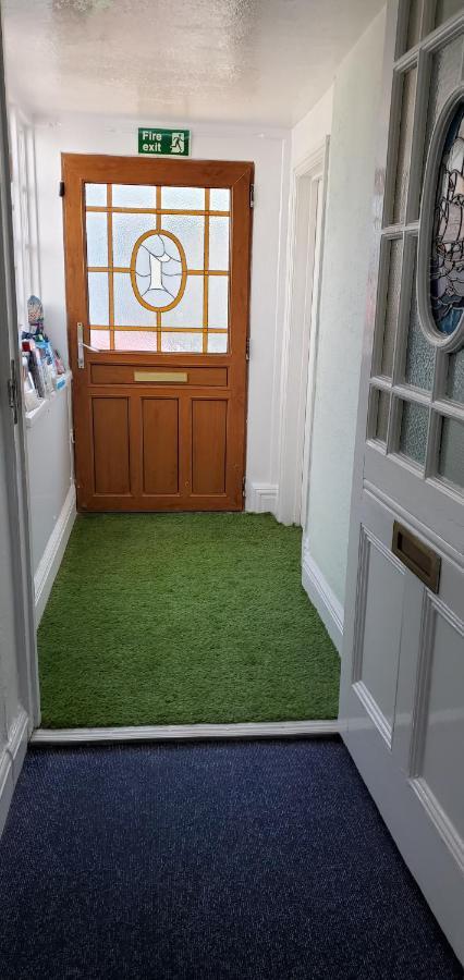 אקסמות' Ash Hotel B&B מראה חיצוני תמונה